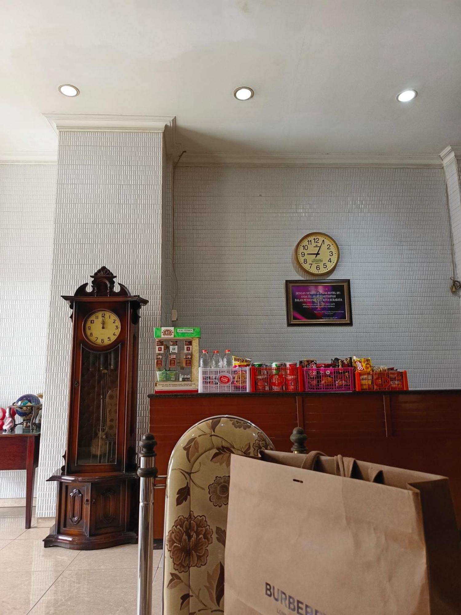B Blue Hotel Malang Exterior photo